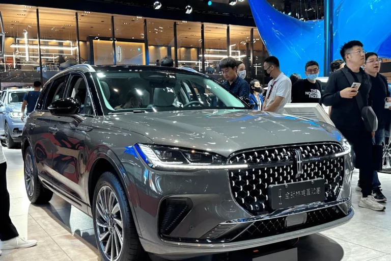 SUV update with more tech and a hands-free driving system: Lincoln Corsair 2023