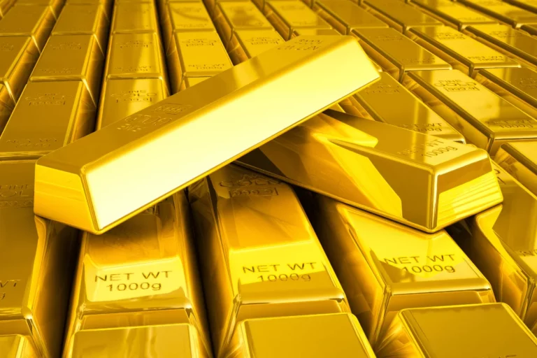 Gold surged on Friday, climbing closer to the day’s swing high as the dollar under pressure